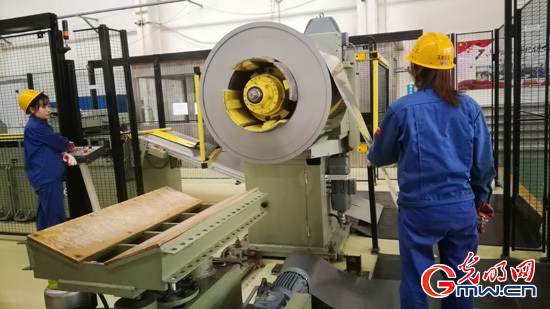 【中國夢?大國工匠篇】金牌工人戚紅和她的15人切鐵組