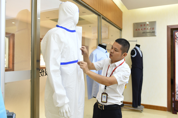 中國(guó)夢(mèng)·大國(guó)工匠篇 ｜服裝“骨骼”塑造師郭軍偉