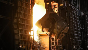 武鋼職工發明碎鋼清理專用工具