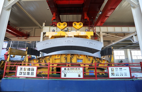 【“五小”創新有我在】“愛心吸盤”為管片吊裝加“雙保險”