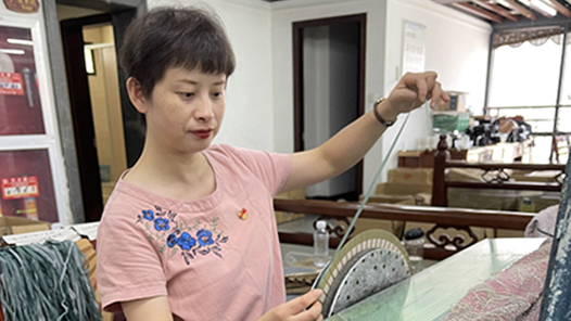 中國夢·大國工匠篇 | 孔麗琴：用25年追求“制扇”至美