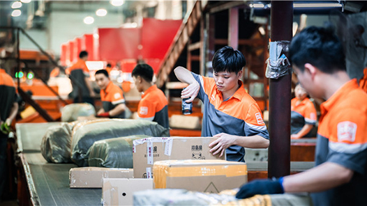 中國夢·大國工匠篇 | 李慶恒：從快遞小哥到“高層次人才”，把平凡工作干出彩