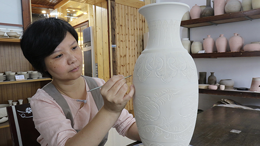 中國夢·大國工匠篇 | 非遺傳承人施珍：穿梭千年與越窯青瓷對話