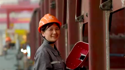 大國工匠 | 易冉：重載鐵路貨車上的電焊“花木蘭”