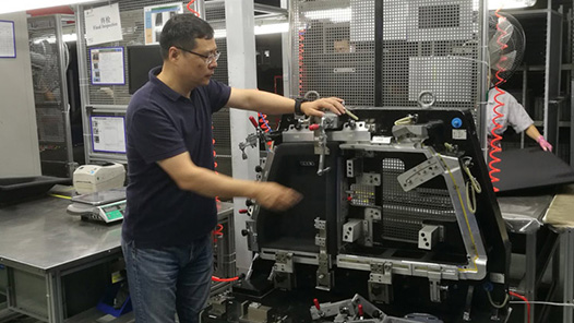 中國夢·大國工匠篇 | 龔杜弟：愛啃“硬骨頭”的“汽車內飾探路者”（圖）