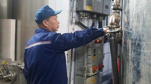 中國(guó)夢(mèng)·大國(guó)工匠篇 | 童國(guó)強(qiáng)：從釀酒工人到調(diào)酒大師的蛻變