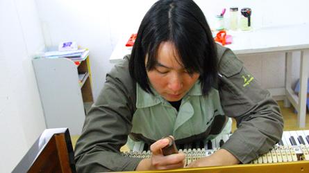 中國(guó)夢(mèng)·大國(guó)工匠篇 | 吳寶卿：聆聽(tīng)琴音 把握琴心