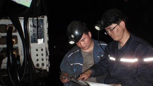 中國(guó)夢(mèng)·大國(guó)工匠篇 | 胡文博：技術(shù)轉(zhuǎn)型的排頭兵，全能型的“烏金”工匠