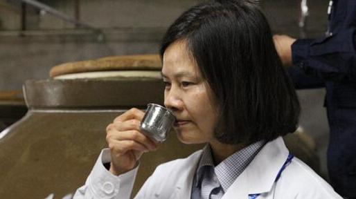 中國夢·大國工匠篇｜從反感喝酒到每天品酒近百杯 范國瓊繼父遺志終成業界大師