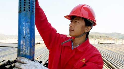 中國(guó)夢(mèng)·大國(guó)工匠篇 | “油井神醫(yī)”楊義興：創(chuàng)新靈感來(lái)源于實(shí)踐最后一公里
