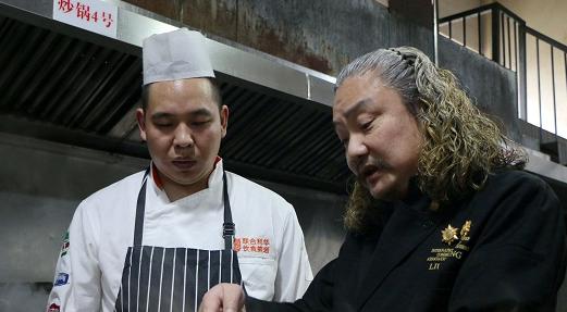 中國夢·大國工匠篇｜“廚神”劉波平創新186道菜品：工匠精神就是磨練技能