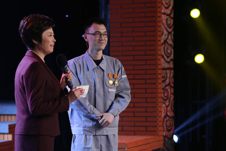 敬一丹采訪最美職工王進