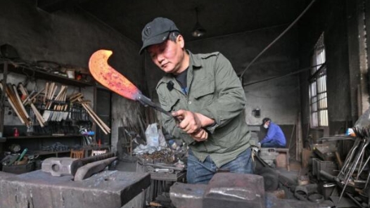 勞動創造幸福｜太陽村的藍鐵匠