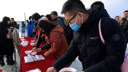 呼和浩特市總工會(huì)5000余份臘八粥溫暖全國(guó)各地游客朋友