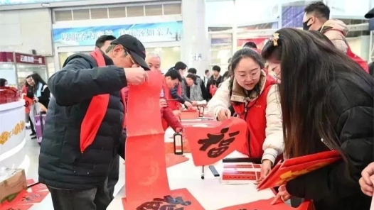 云南省總工會開展“送萬福 進萬家”書法公益志愿服務活動