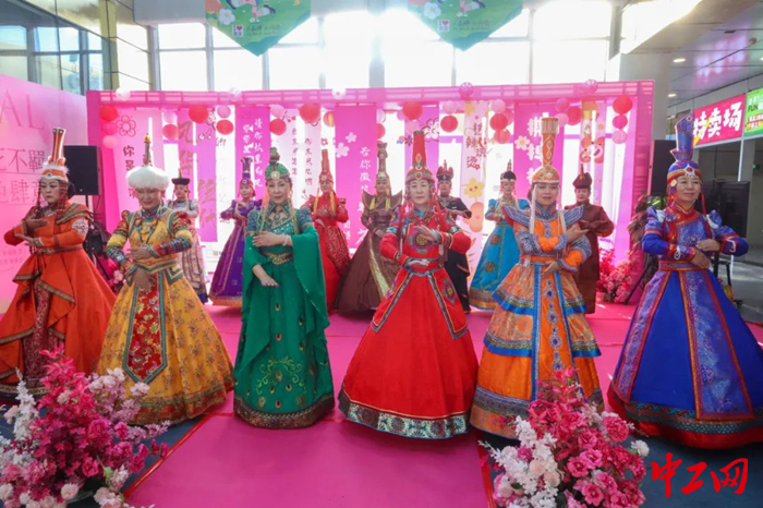 3月7日，呼和浩特市總工會舉行慶祝“三八”國際勞動婦女節活動。圖為活動現場。 呼和浩特市總工會供圖