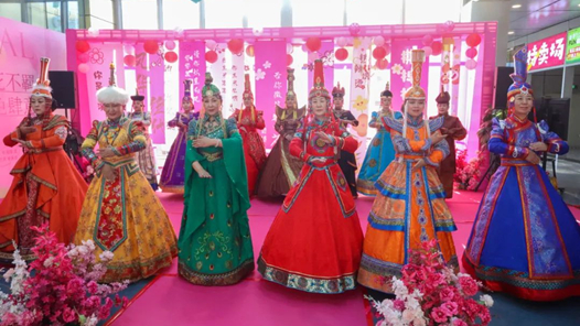 呼和浩特市總工會(huì)舉行慶祝“三八”國(guó)際勞動(dòng)?jì)D女節(jié)活動(dòng)