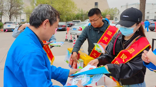 呼和浩特市總工會(huì)深入企業(yè)開(kāi)展《職業(yè)病防治法》宣傳活動(dòng)