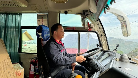 筑夢現代化 共繪新圖景·勞動者之歌｜鄧蘭舟：深山路上的“幸福速遞員”