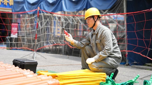 筑夢現代化 共繪新圖景·勞動者之歌｜賀彪：電力“特種兵”守護萬家燈火