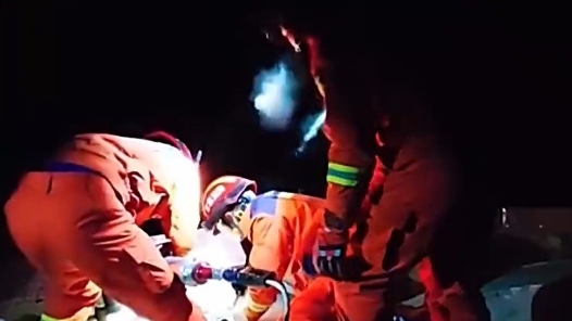 勞動者之歌丨穿上“火焰藍” 他赴湯蹈火保群眾安康