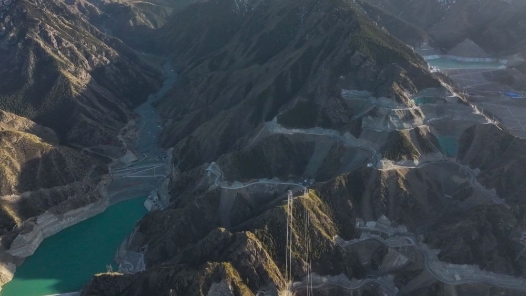 筑夢現代化 共繪新圖景·勞動者之歌｜天山深處的青春“熱能”