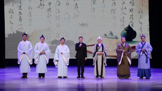 呼和浩特市舉辦“向善向上 禮信青城——點(diǎn)亮誠(chéng)信之光”詩(shī)歌朗誦會(huì)