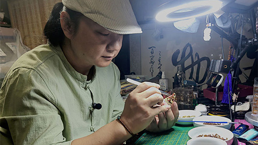 千職百態(tài)｜用半寸猢猻“演”出微縮世界