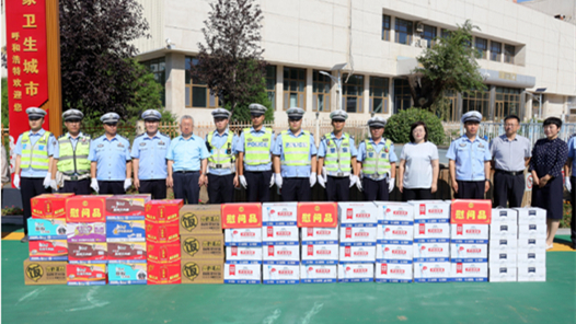 呼和浩特市各級(jí)工會(huì)同步開(kāi)展“送清涼”走訪慰問(wèn)活動(dòng)