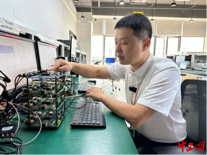 工作中的劉勇。中工網記者姚怡夢 攝1