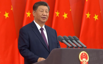 視頻丨習近平向巴依卡·凱力迪別克頒授“人民衛士”國家榮譽稱號獎章