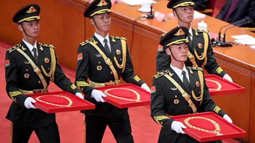 新華時評丨致敬！向最閃亮的星