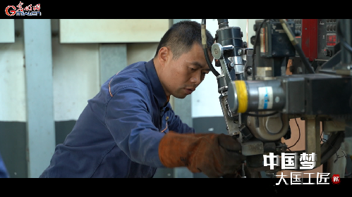 中國夢·大國工匠篇丨歐勇：在鋼鐵上“縫針”的焊匠