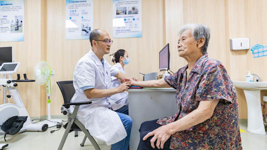 奮進強國路 闊步新征程丨“家門口”社區醫院里的新故事