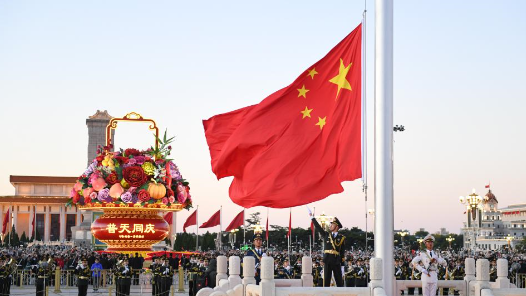 75周年華誕！這一抹中國紅閃耀華夏