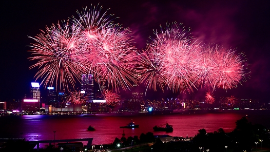 歡度佳節 祝福祖國——港澳同胞慶祝新中國75周年華誕