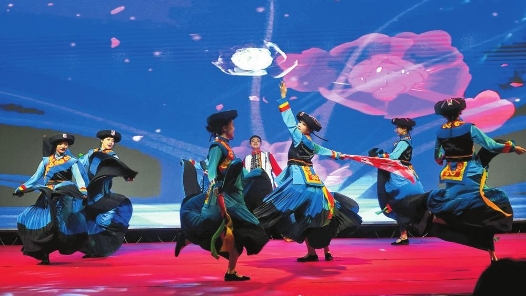 云南省總工會“文化暖邊行”慰問演出走進龍陵