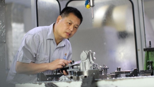 中國(guó)夢(mèng)·大國(guó)工匠篇 | “工業(yè)庖丁”鄧元山：三十余年磨礪向新而行