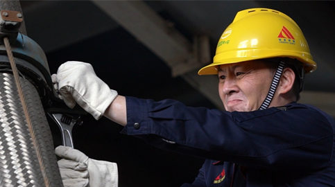 輝煌75載 與共和國同成長的勞動模范 | 徐成東：“艾薩”鉛冶煉技術第一人