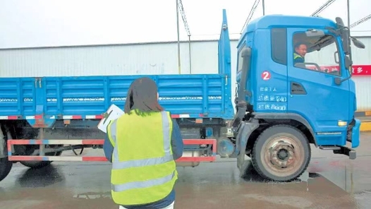 四川廣漢市總工會讓貨車司機隨時隨地“碼”上入會