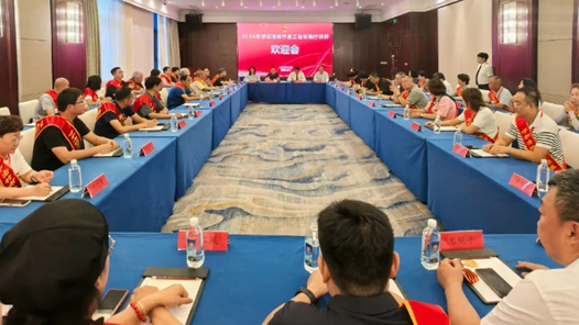 內(nèi)蒙古呼和浩特市總工會(huì)組織45名勞模及五一勞動(dòng)獎(jiǎng)?wù)芦@得者進(jìn)行療休養(yǎng)