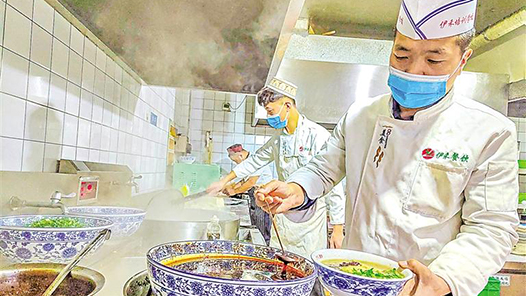 感動(dòng)，美食送給環(huán)衛(wèi)工人！