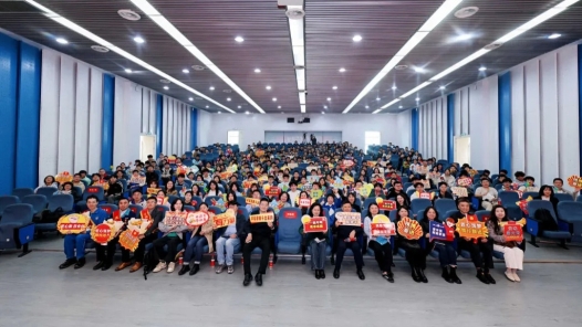 成都“中國工人大思政課”與高校學子共話“匠心”與“初心”