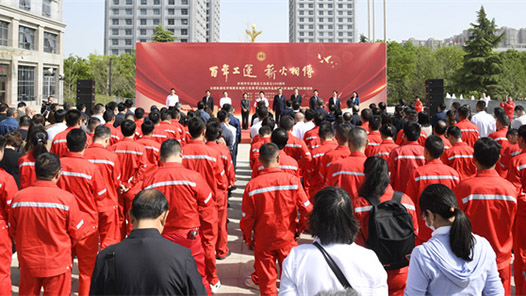 全國能源化學(xué)地質(zhì)系統(tǒng)慶祝中華全國總工會成立100周年職工優(yōu)秀書法繪畫作品展暨長慶油田系列慶祝活動在西安舉辦