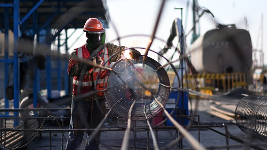 光榮屬于每一個挺膺擔當?shù)膴^斗者
