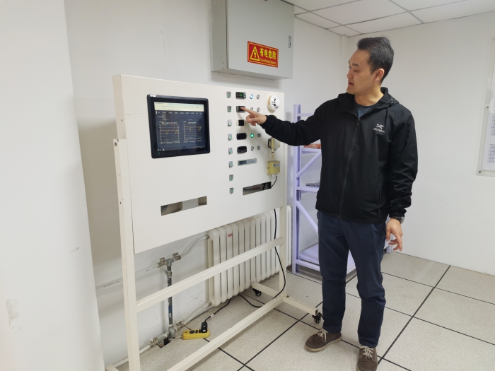 李揚同志工作照1