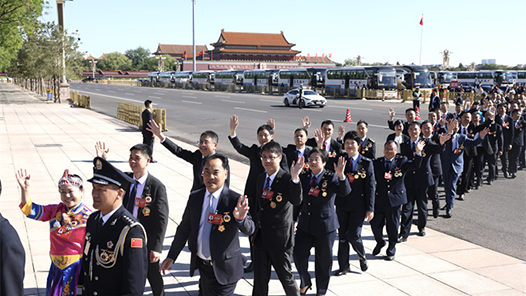 腳踏實地奮發(fā)進(jìn)取！這一刻，是屬于勞動者的榮光！