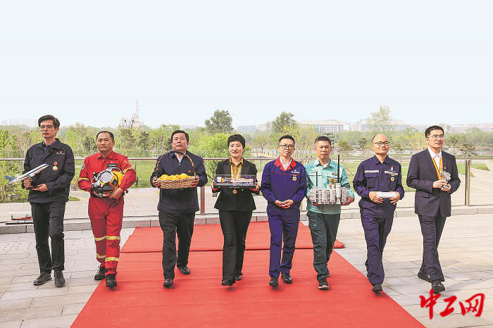 2960529_tpzz_1745911211987_b