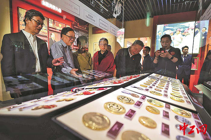 2960674_tpzz_1745910709231_b