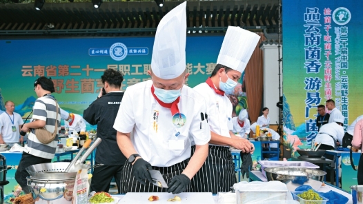 從黨領導的工人運動百年歷史中凝聚奮斗偉力